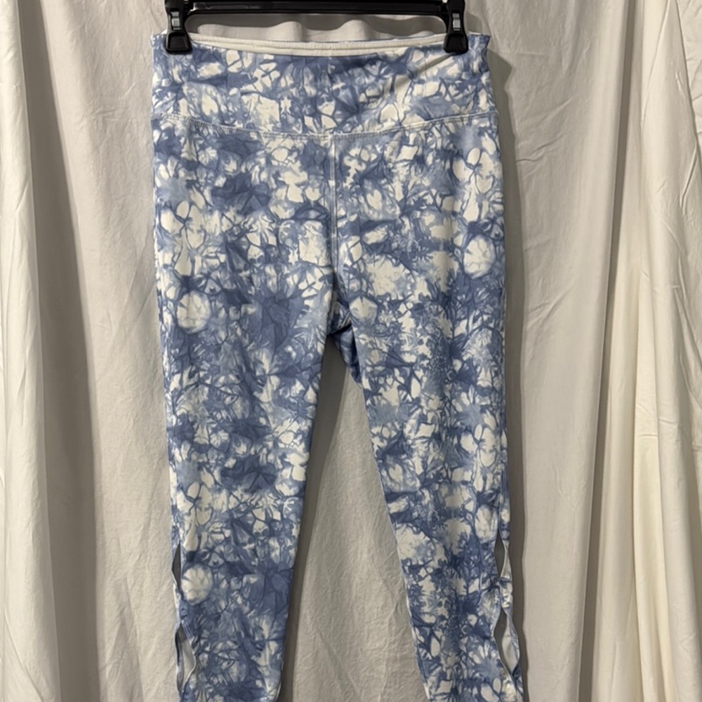 VOGO Athletica Blue and White Leggings with Artistic Print